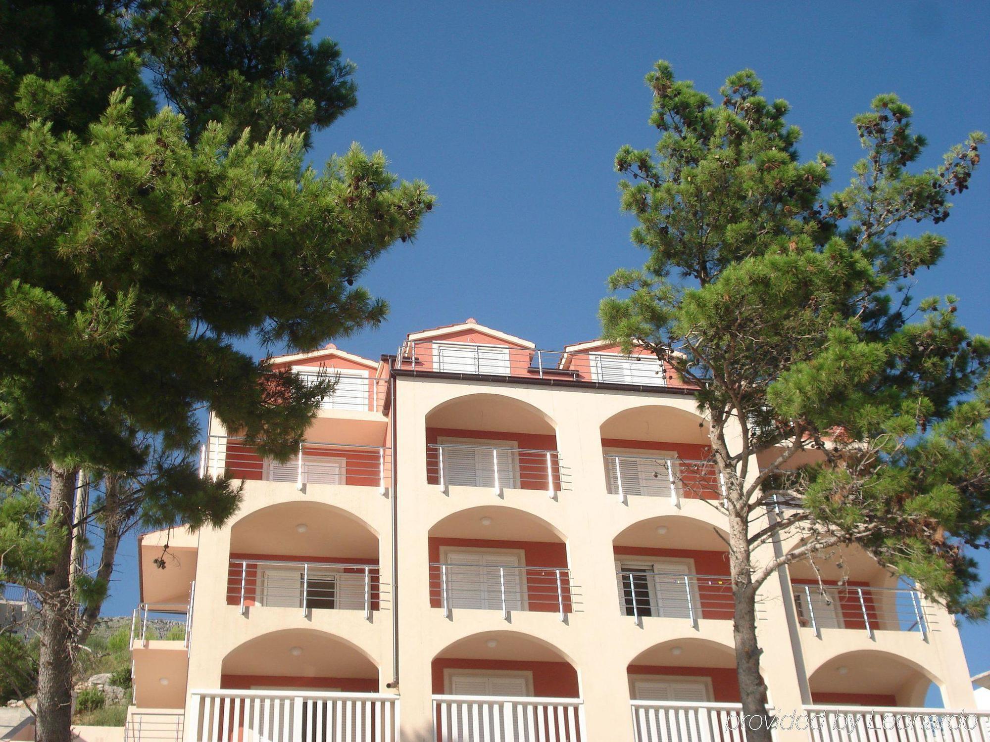 Apartments Villa Amalia Omiš Esterno foto